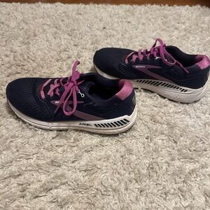 Brooks Women's Dark Blue and Purple Sneakers Size 10.5